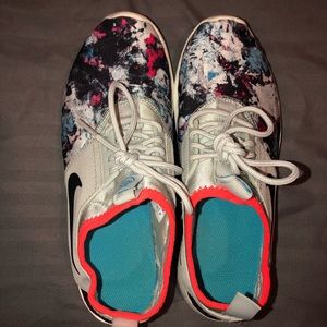 Women’s Nike Tennis Shoes size 6